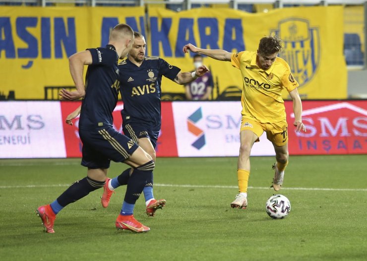 Süper Lig: MKE Ankaragücü: 1 - Fenerbahçe: 1 (İlk yarı)