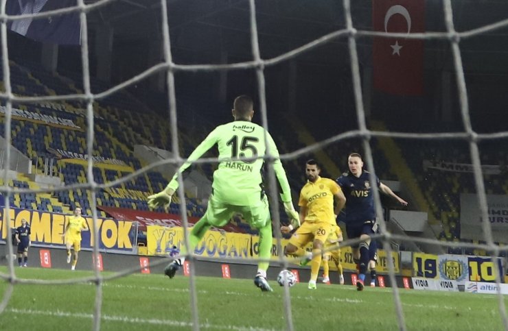 Süper Lig: MKE Ankaragücü: 1 - Fenerbahçe: 0 (Maç devam ediyor)
