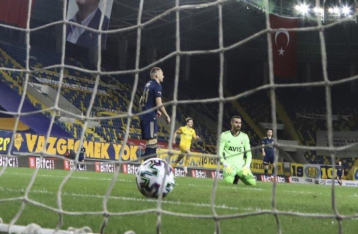 Süper Lig: MKE Ankaragücü: 1 - Fenerbahçe: 0 (Maç devam ediyor)