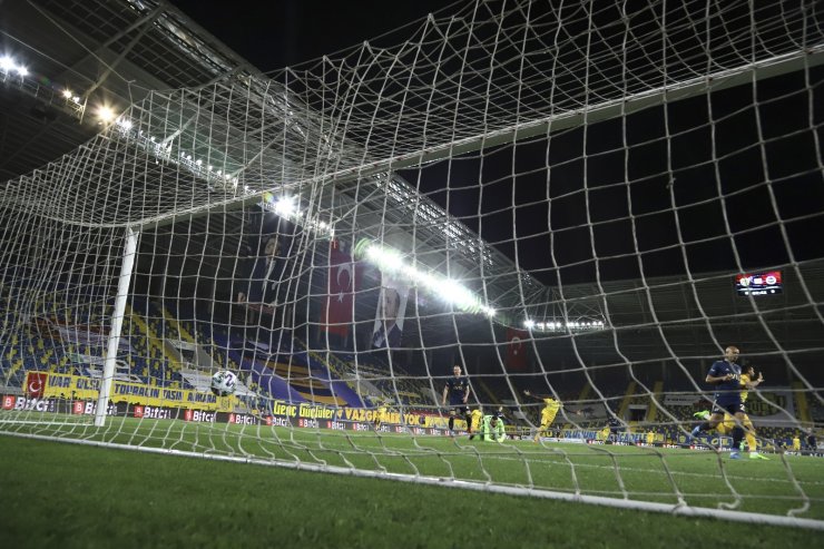 Süper Lig: MKE Ankaragücü: 1 - Fenerbahçe: 0 (Maç devam ediyor)