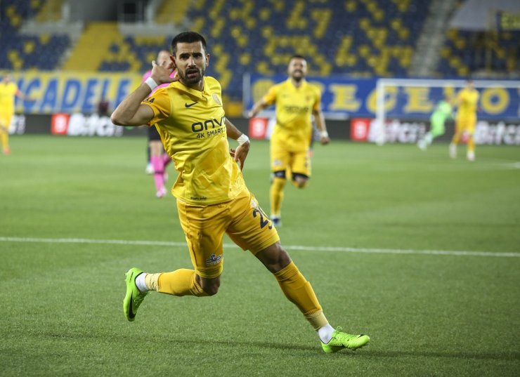 Süper Lig: MKE Ankaragücü: 1 - Fenerbahçe: 0 (Maç devam ediyor)