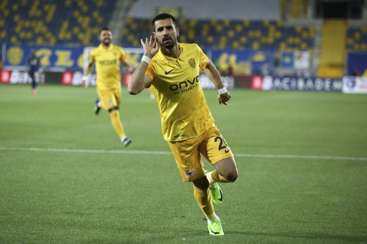 Süper Lig: MKE Ankaragücü: 1 - Fenerbahçe: 0 (Maç devam ediyor)