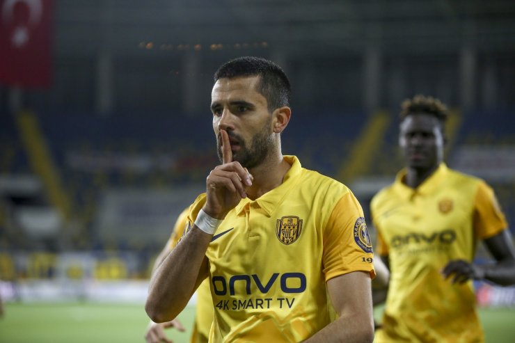 Süper Lig: MKE Ankaragücü: 1 - Fenerbahçe: 0 (Maç devam ediyor)