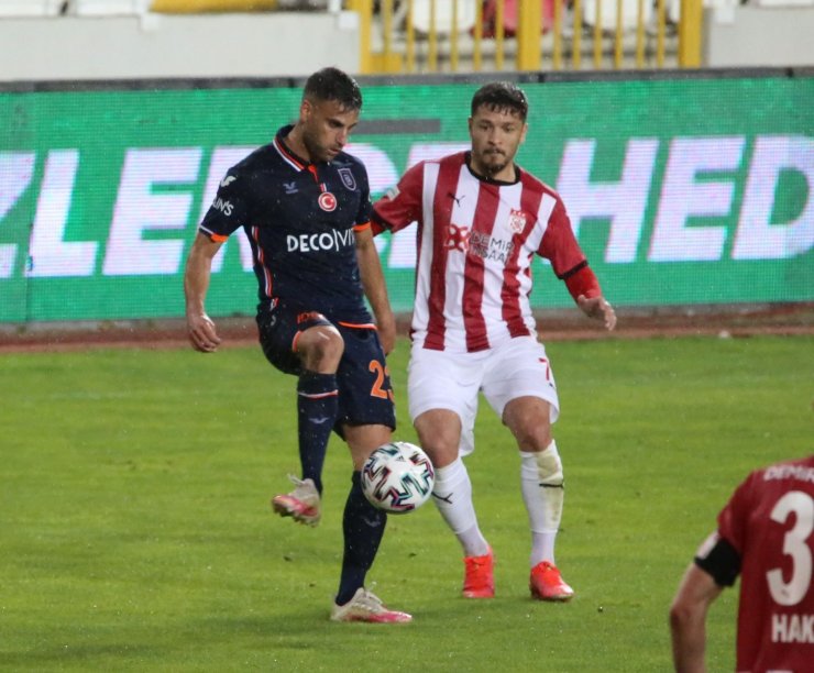 Süper Lig: D.G. Sivasspor: 0 - Başakşehir: 0 (İlk yarı)