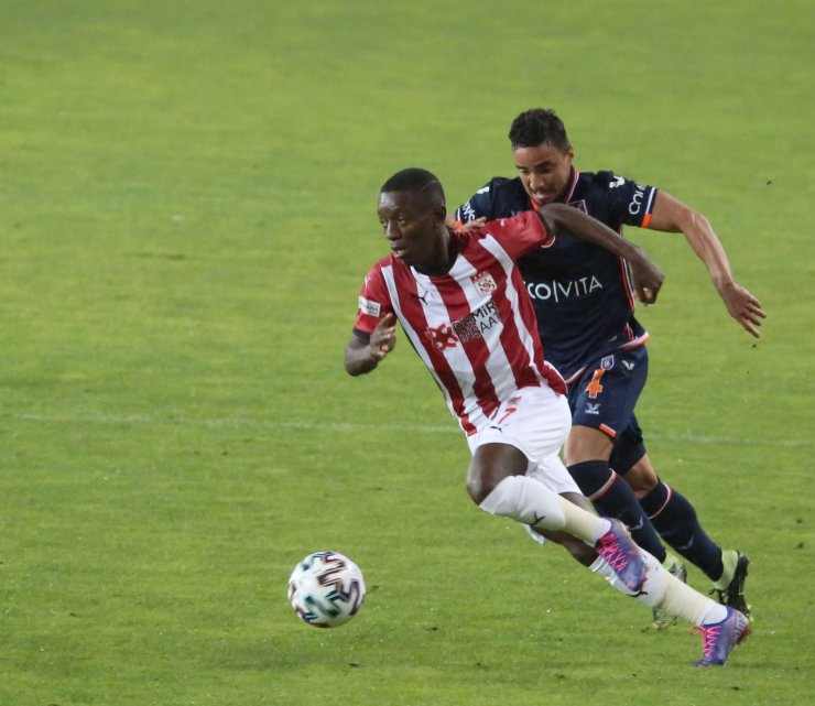 Süper Lig: D.G. Sivasspor: 0 - Başakşehir: 0 (İlk yarı)