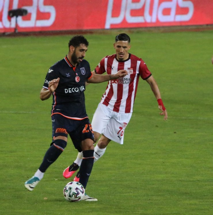 Süper Lig: D.G. Sivasspor: 0 - Başakşehir: 0 (İlk yarı)