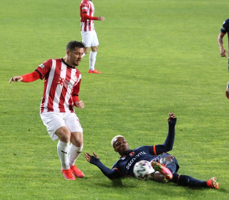 Süper Lig: DG Sivasspor: 0 - Medipol Başakşehir : 0 (Maç sonucu)