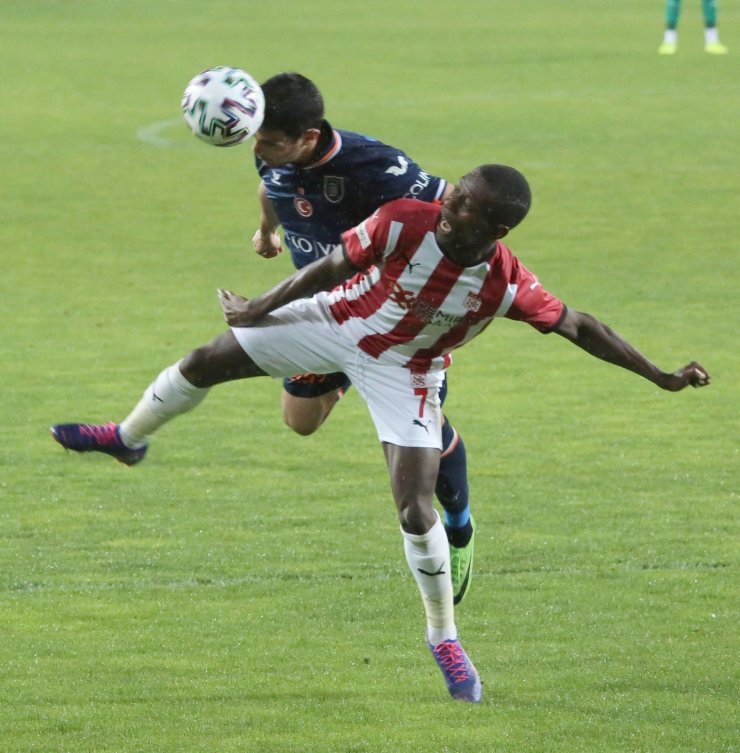 Süper Lig: DG Sivasspor: 0 - Medipol Başakşehir : 0 (Maç sonucu)