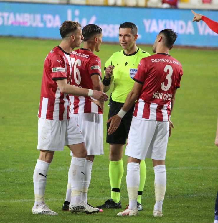 Süper Lig: DG Sivasspor: 0 - Medipol Başakşehir : 0 (Maç sonucu)