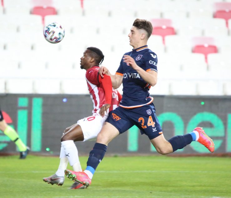 Süper Lig: Sivasspor: 0 - Medipol Başakşehir: 0 (Maç devam ediyor)
