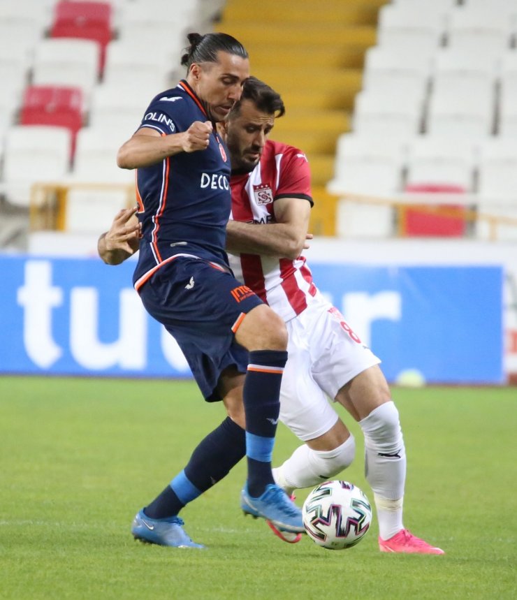 Süper Lig: Sivasspor: 0 - Medipol Başakşehir: 0 (Maç devam ediyor)