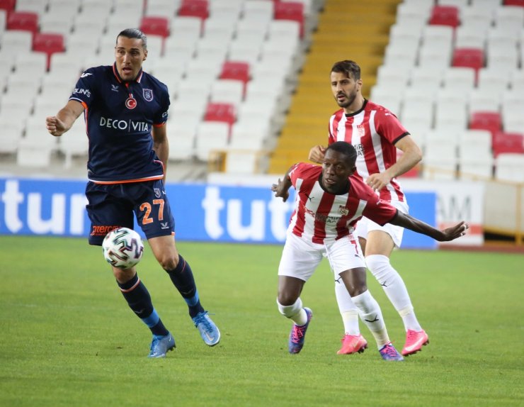 Süper Lig: Sivasspor: 0 - Medipol Başakşehir: 0 (Maç devam ediyor)