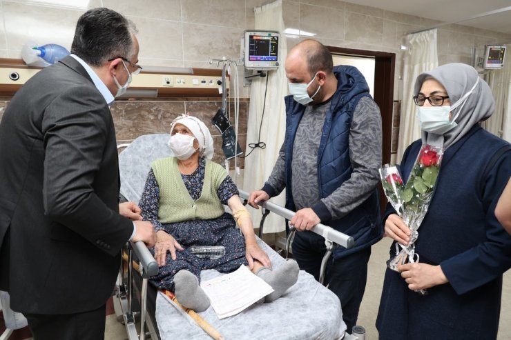 Başkan Savran, hemşireleri unutmadı