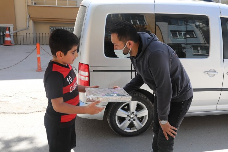 Başkan Yıldızkaya’dan ‘Bil Kazan’ yarışmasına katılan çocuklara bayram hediyesi