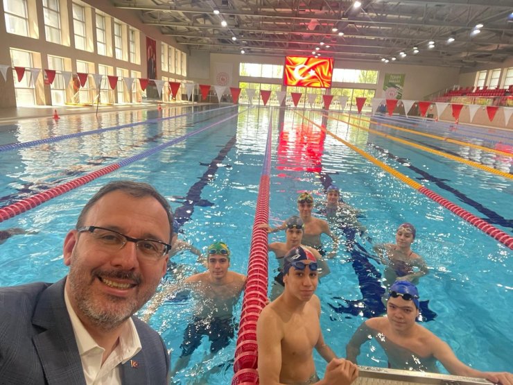 Bakan Kasapoğlu’ndan Olimpik ve Paralimpik sporculara bayram ziyareti