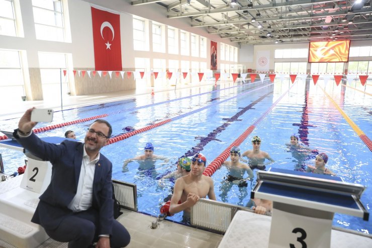 Bakan Kasapoğlu’ndan Olimpik ve Paralimpik sporculara bayram ziyareti