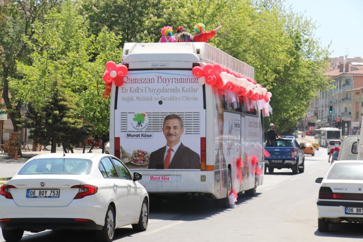 Mamak Belediyesi, bayram kutlamalarını vatandaşların ayağına götürdü