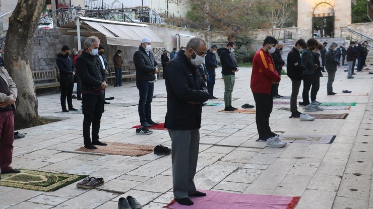 825 yıllık Ulu Camii’nde bayram namazı