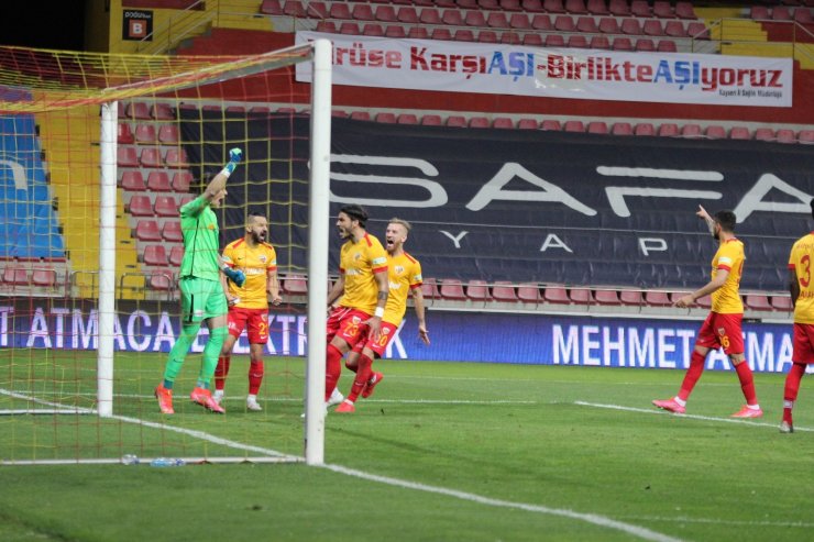 Süper Lig: Kayserispor: 1 - Fenerbahçe: 2 (Maç sonucu)