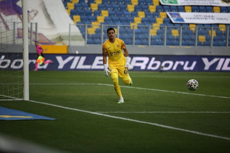 MKE Ankaragücü’nde Mert Topuz ilk Süper Lig maçına çıktı