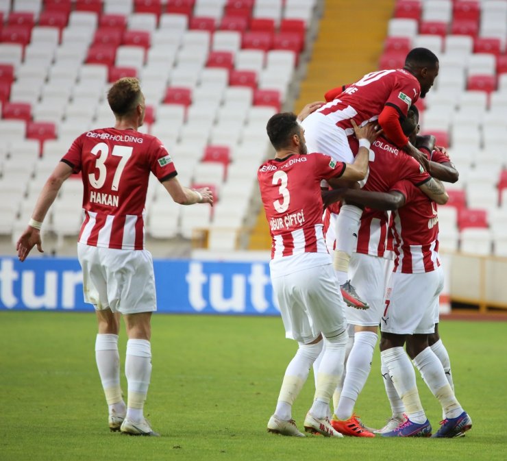 Süper Lig: D.G. Sivasspor: 2 - Kasımpaşa: 1 (Maç sonucu)