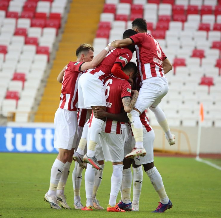 Süper Lig: D.G. Sivasspor: 2 - Kasımpaşa: 1 (Maç sonucu)