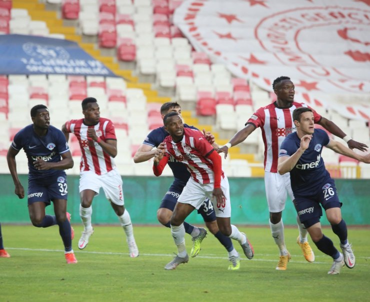 Süper Lig: D.G. Sivasspor: 2 - Kasımpaşa: 1 (Maç sonucu)