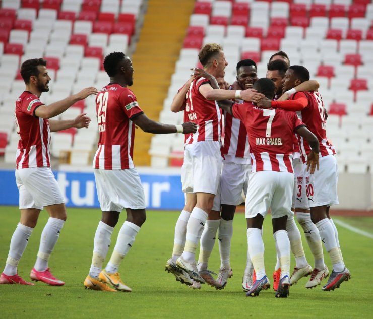 Süper Lig: D.G. Sivasspor: 2 - Kasımpaşa: 1 (Maç sonucu)