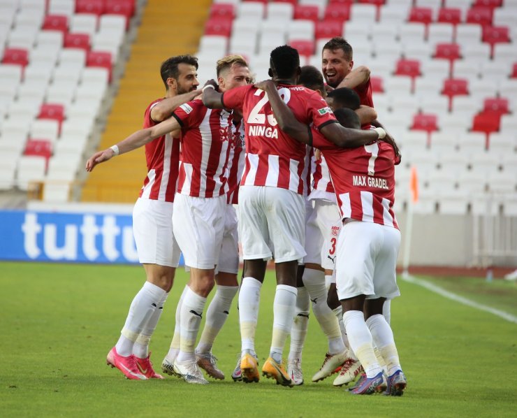 Süper Lig: D.G. Sivasspor: 2 - Kasımpaşa: 1 (Maç sonucu)