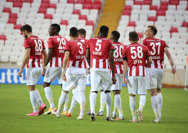 Süper Lig: D.G. Sivasspor: 2 - Kasımpaşa: 1 (Maç sonucu)