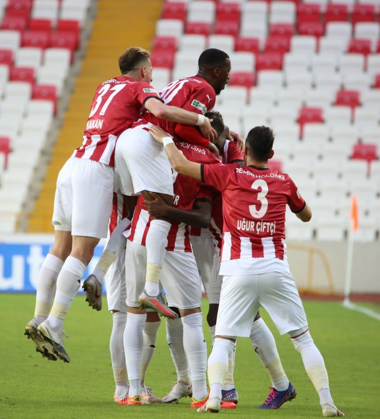 Süper Lig: D.G. Sivasspor: 2 - Kasımpaşa: 1 (Maç sonucu)