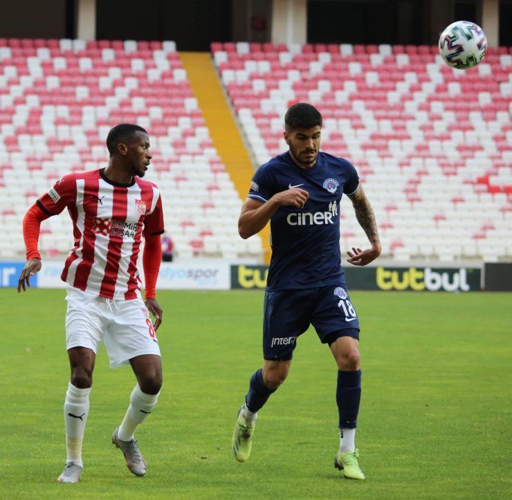 Süper Lig: D.G. Sivasspor: 1 - Kasımpaşa: 0 (İlk yarı)