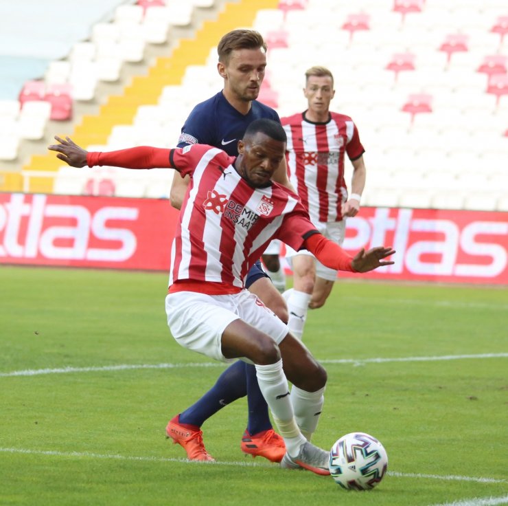 Süper Lig: D.G. Sivasspor: 1 - Kasımpaşa: 0 (İlk yarı)