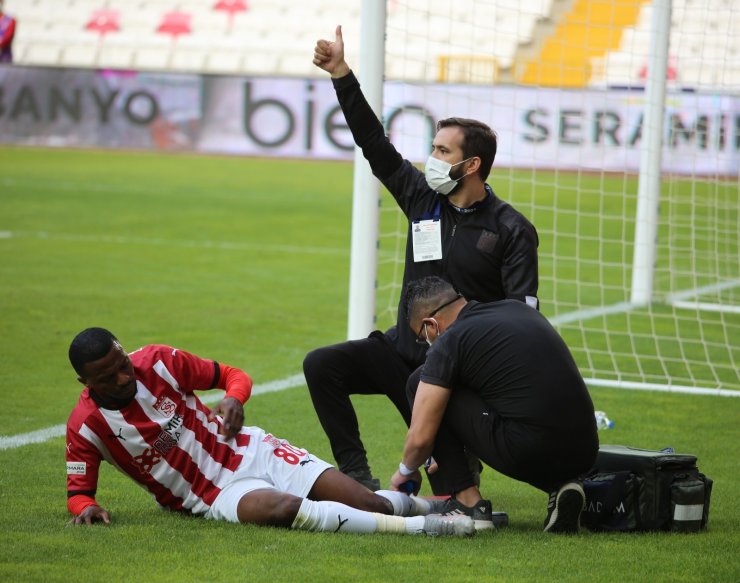 Süper Lig: D.G. Sivasspor: 1 - Kasımpaşa: 0 (İlk yarı)
