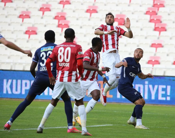 Süper Lig: D.G. Sivasspor: 1 - Kasımpaşa: 0 (İlk yarı)