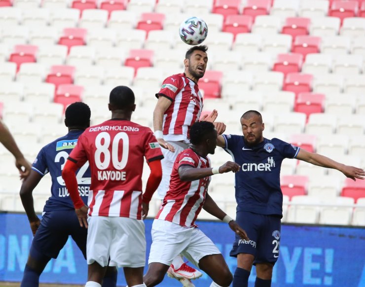 Süper Lig: D.G. Sivasspor: 1 - Kasımpaşa: 0 (İlk yarı)