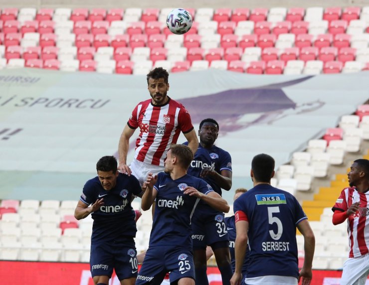 Süper Lig: D.G. Sivasspor: 1 - Kasımpaşa: 0 (İlk yarı)