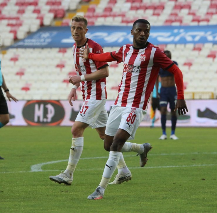 Süper Lig: D.G. Sivasspor: 1 - Kasımpaşa: 0 (İlk yarı)