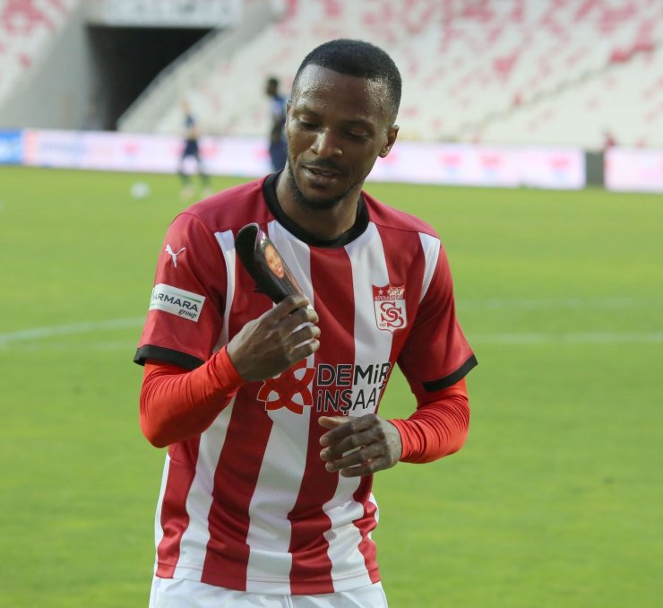 Süper Lig: D.G. Sivasspor: 1 - Kasımpaşa: 0 (İlk yarı)