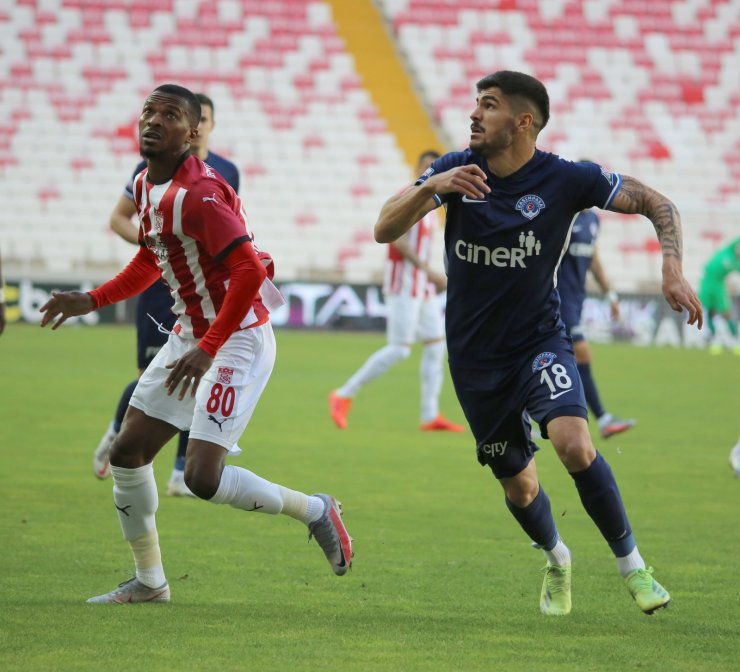 Süper Lig: D.G. Sivasspor: 1 - Kasımpaşa: 0 (İlk yarı)