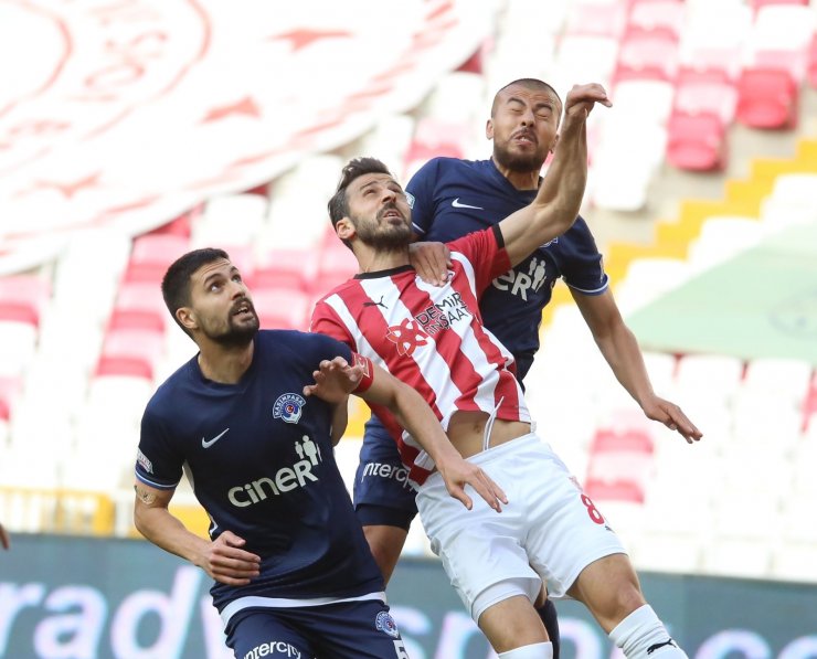 Süper Lig: D.G. Sivasspor: 1 - Kasımpaşa: 0 (İlk yarı)