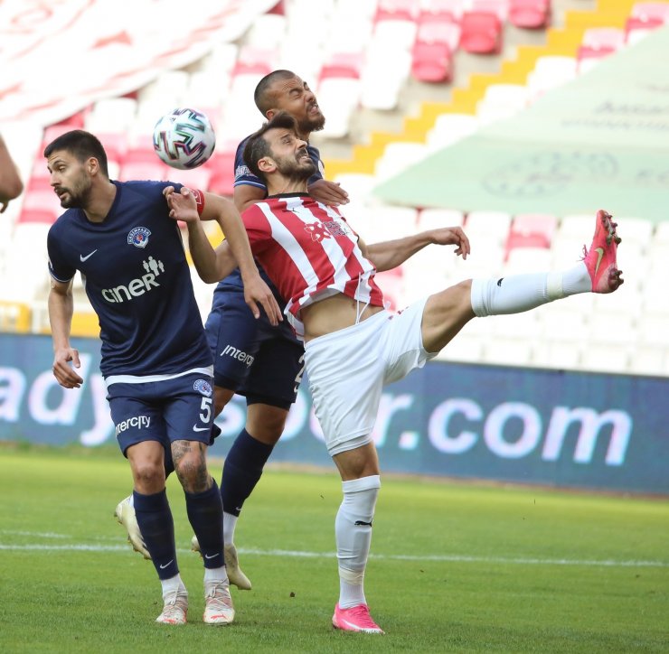 Süper Lig: D.G. Sivasspor: 1 - Kasımpaşa: 0 (İlk yarı)