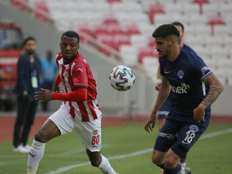Süper Lig: D.G. Sivasspor: 1 - Kasımpaşa: 0 (İlk yarı)