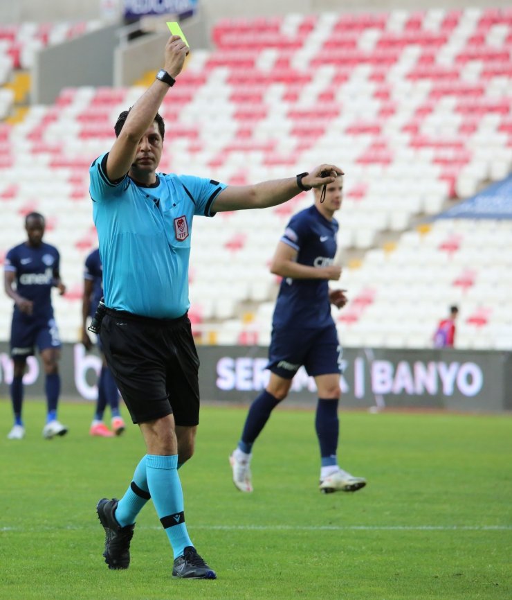 Süper Lig: D.G. Sivasspor: 1 - Kasımpaşa: 0 (İlk yarı)