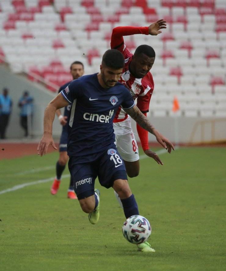 Süper Lig: D.G. Sivasspor: 1 - Kasımpaşa: 0 (İlk yarı)