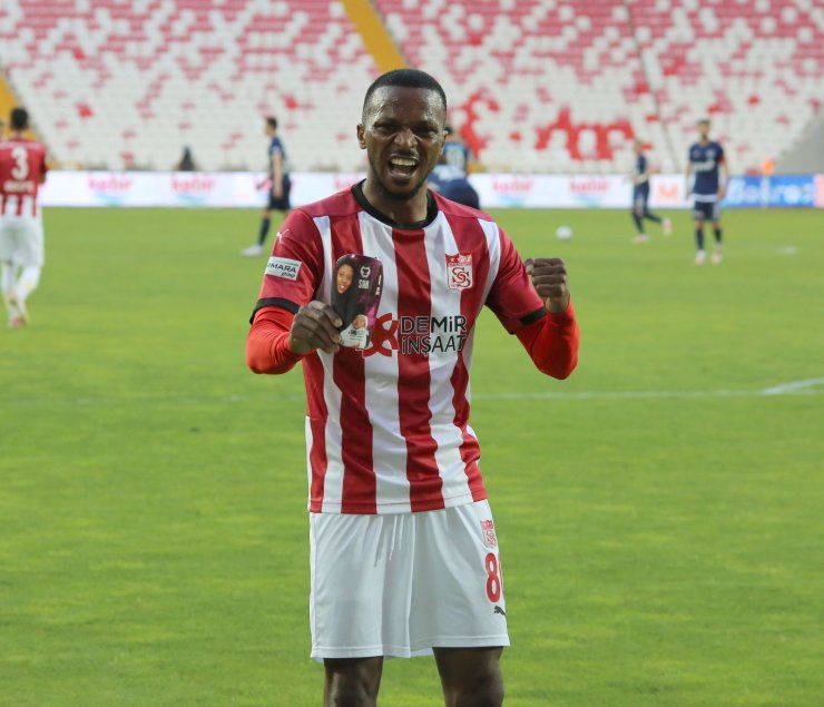 Süper Lig: D.G. Sivasspor: 1 - Kasımpaşa: 0 (İlk yarı)
