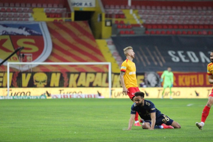 Süper Lig: Kayserispor: 1 - Fenerbahçe: 0 (Maç devam ediyor)