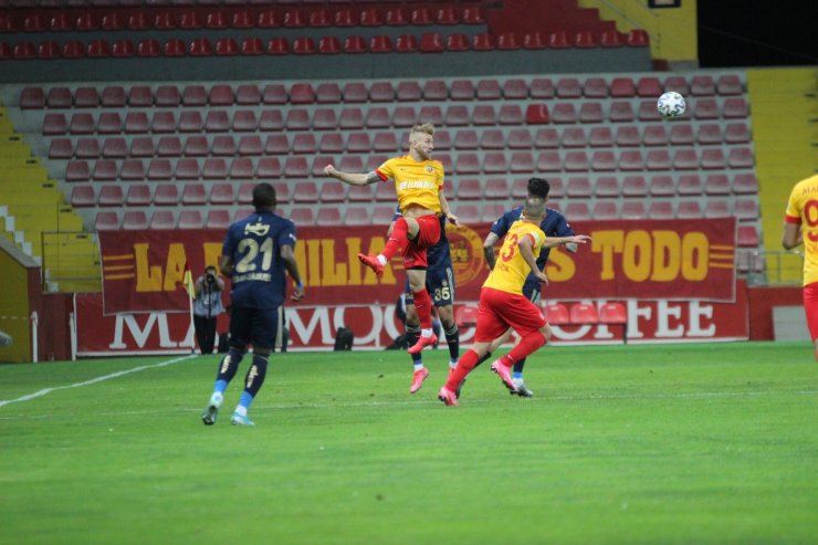 Süper Lig: Kayserispor: 1 - Fenerbahçe: 0 (Maç devam ediyor)