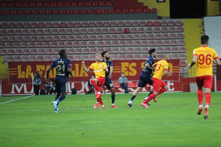 Süper Lig: Kayserispor: 1 - Fenerbahçe: 0 (Maç devam ediyor)