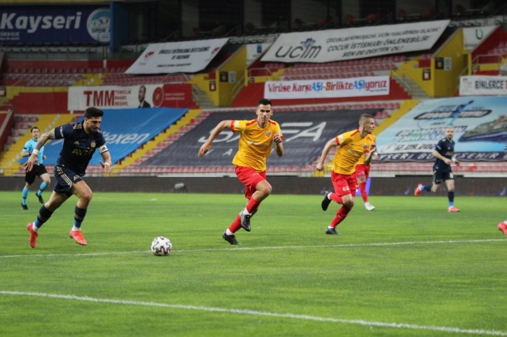 Süper Lig: Kayserispor: 1 - Fenerbahçe: 0 (Maç devam ediyor)